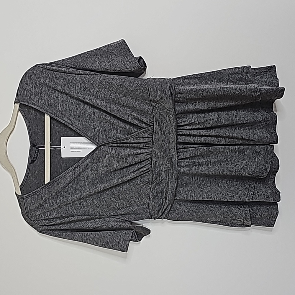 5/25 ❤️ BloomChic Gray V Neck Blouse
